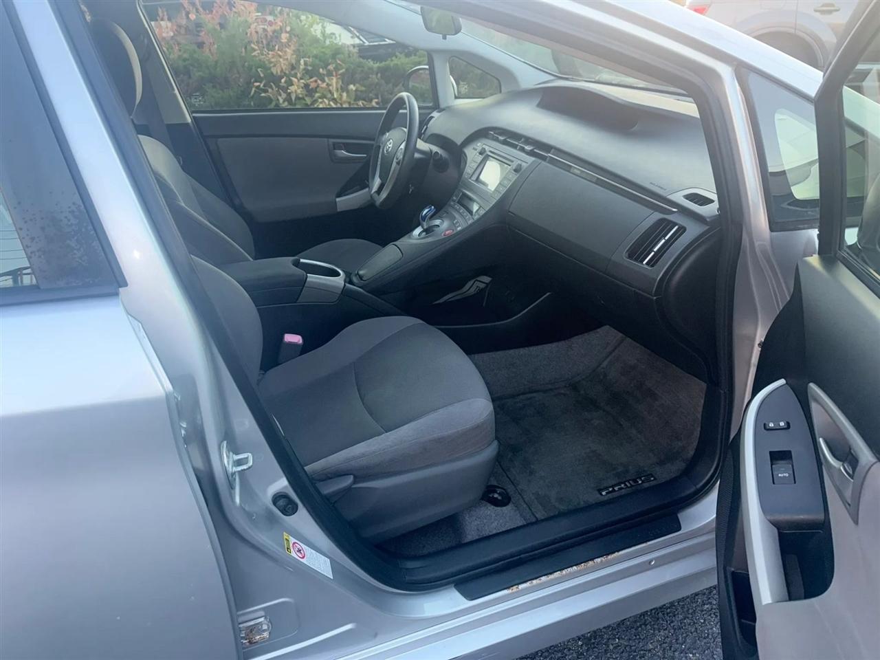 Toyota Prius Prius V 2012