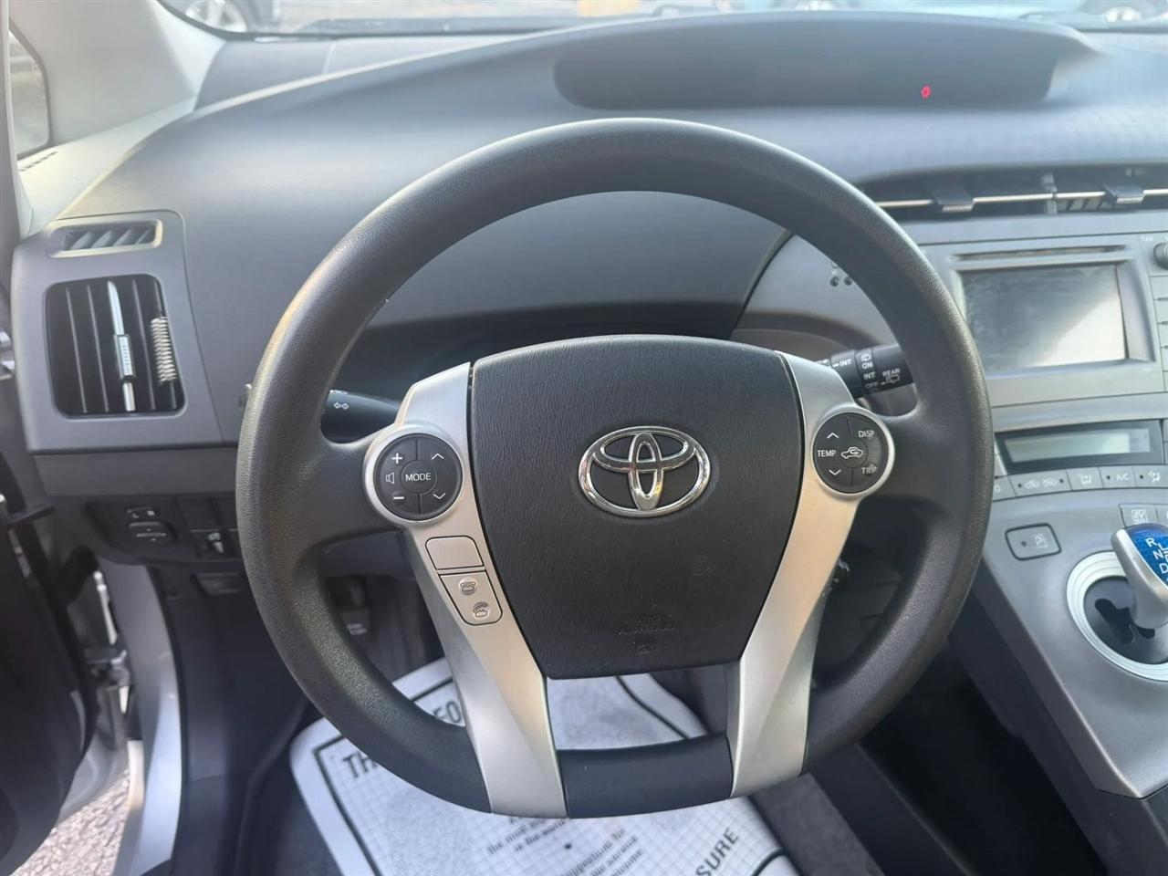Toyota Prius Prius V 2012