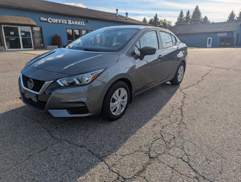 Nissan Versa S 5MT 2022
