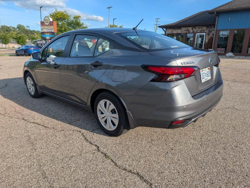 Nissan Versa S 5MT 2022