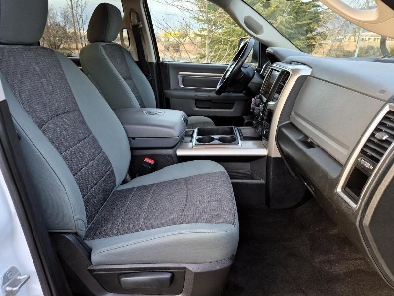 RAM 1500 Big Horn Crew Cab 4WD 2015