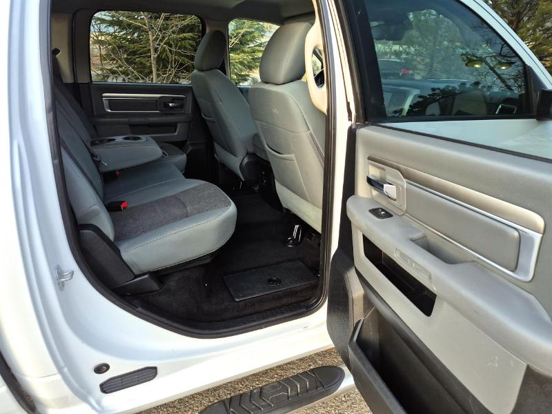 RAM 1500 Big Horn Crew Cab 4WD 2015