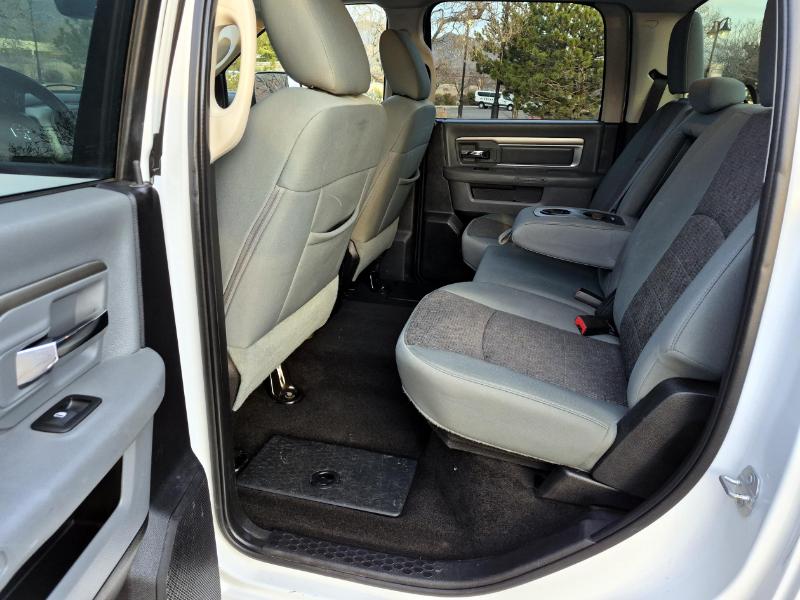 RAM 1500 Big Horn Crew Cab 4WD 2015