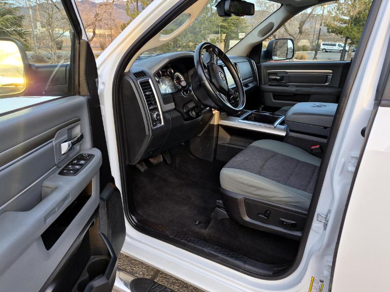 RAM 1500 Big Horn Crew Cab 4WD 2015