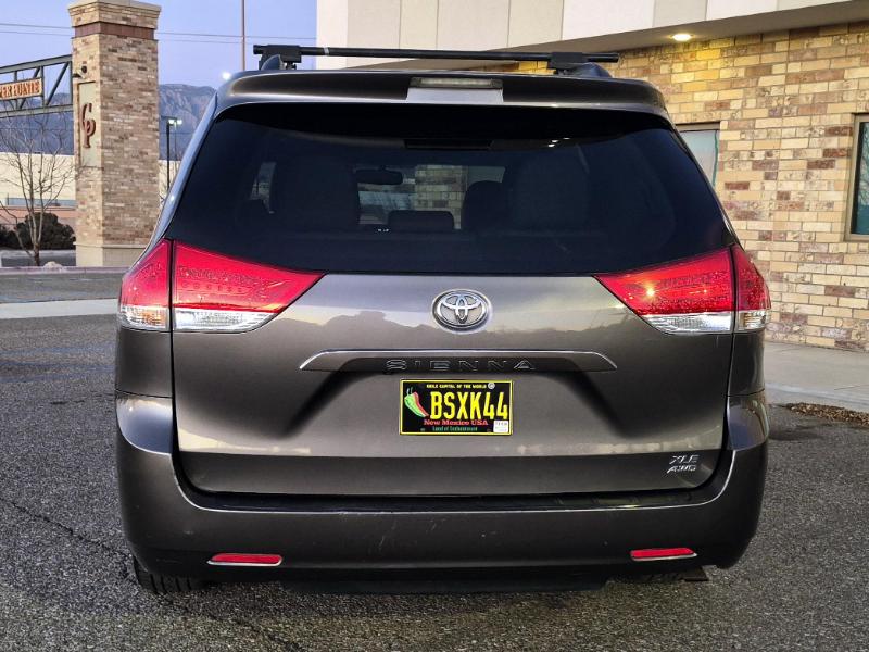 Toyota Sienna XLE AWD 7-Passenger V6 2012