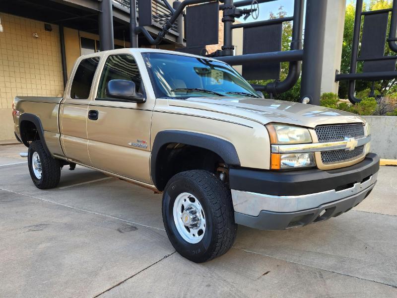 Chevrolet Silverado 2500HD LS Ext. Cab 4WD 2004