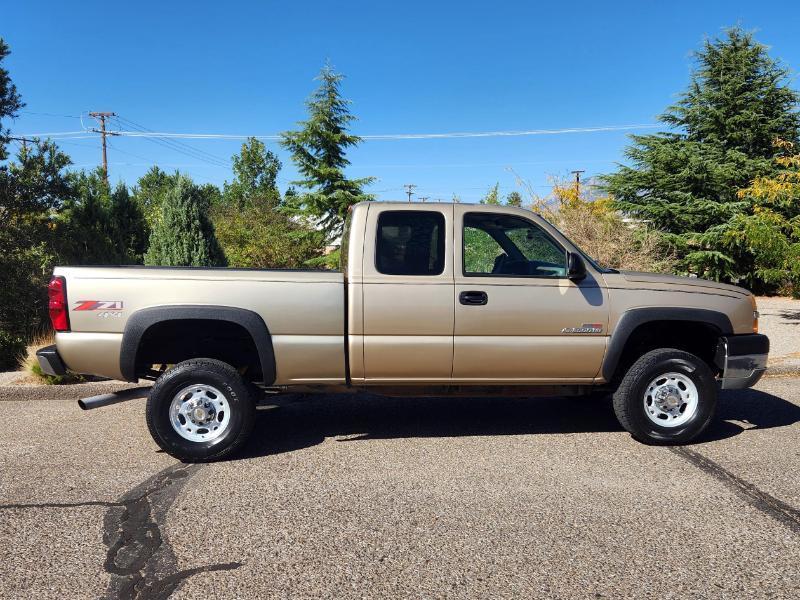 Chevrolet Silverado 2500HD LS Ext. Cab 4WD 2004