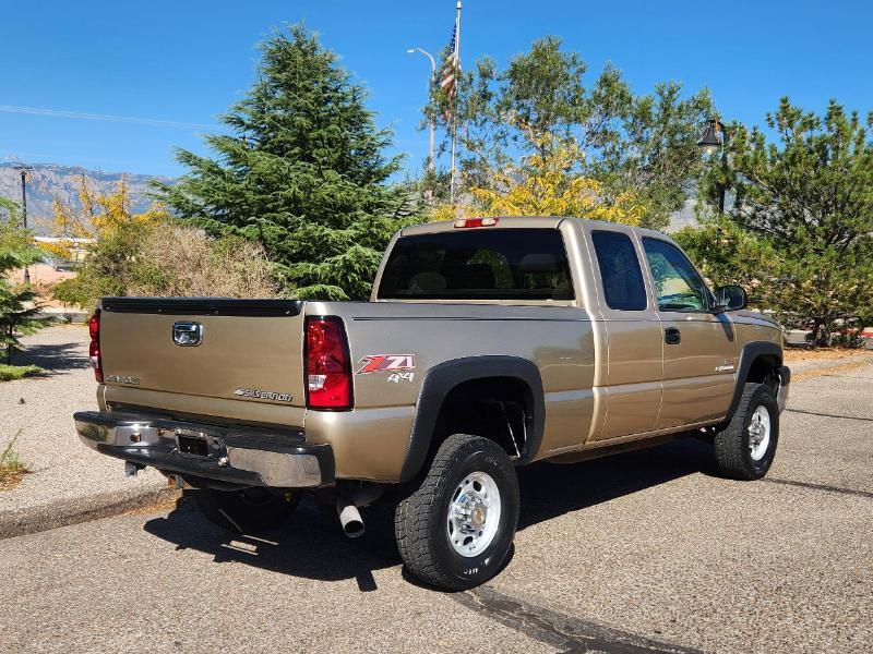 Chevrolet Silverado 2500HD LS Ext. Cab 4WD 2004