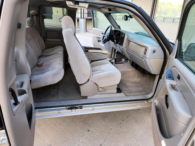 Chevrolet Silverado 2500HD LS Ext. Cab 4WD 2004