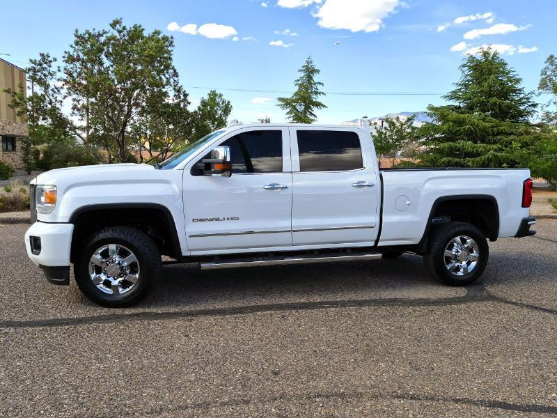 GMC Sierra 2500HD Denali Crew Cab 4WD 2015