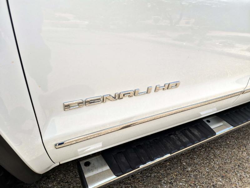 GMC Sierra 2500HD Denali Crew Cab 4WD 2015