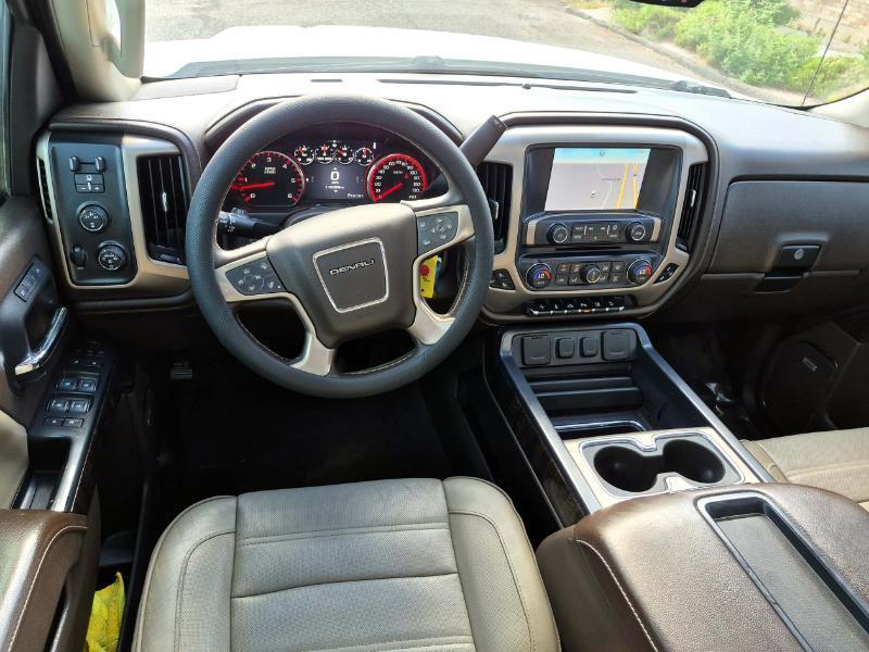 GMC Sierra 2500HD Denali Crew Cab 4WD 2015