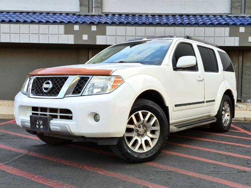 Nissan Pathfinder LE 4WD 2011