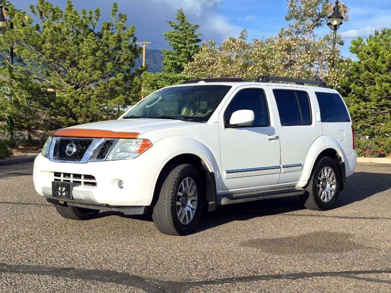 Nissan Pathfinder LE 4WD 2011