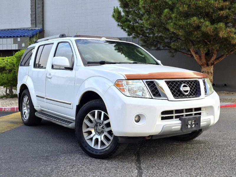 Nissan Pathfinder LE 4WD 2011