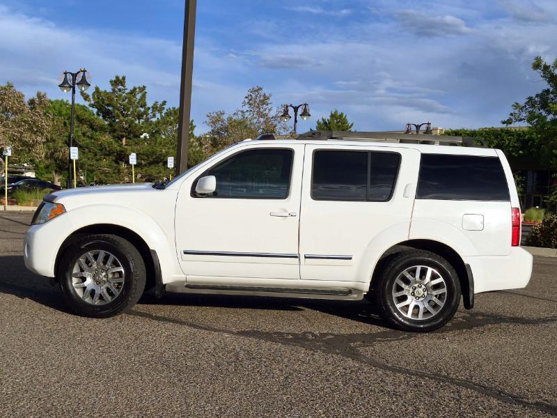 Nissan Pathfinder LE 4WD 2011