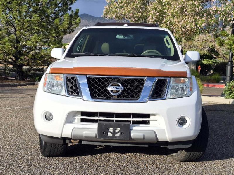 Nissan Pathfinder LE 4WD 2011