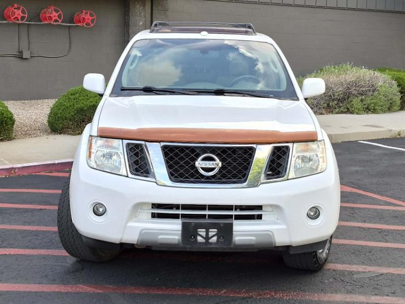Nissan Pathfinder LE 4WD 2011