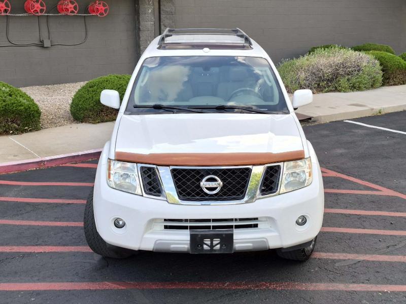 Nissan Pathfinder LE 4WD 2011