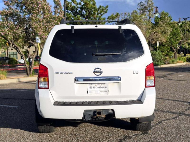 Nissan Pathfinder LE 4WD 2011