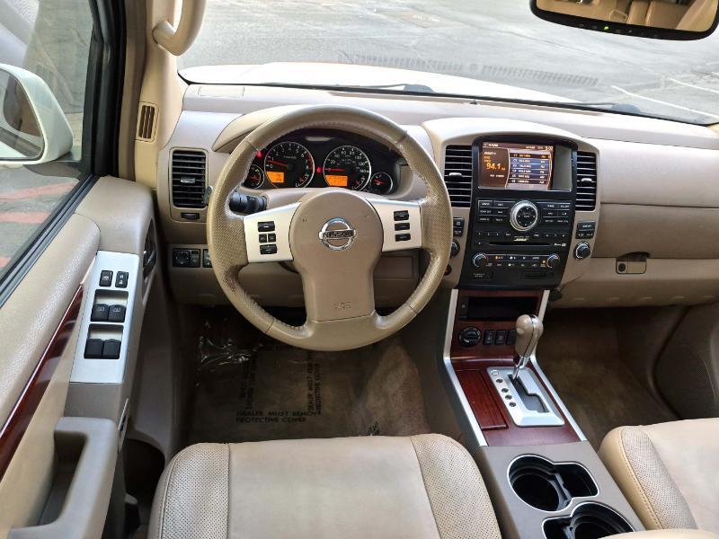 Nissan Pathfinder LE 4WD 2011