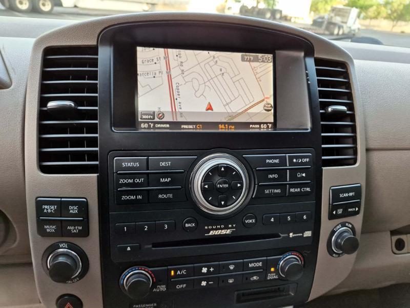 Nissan Pathfinder LE 4WD 2011