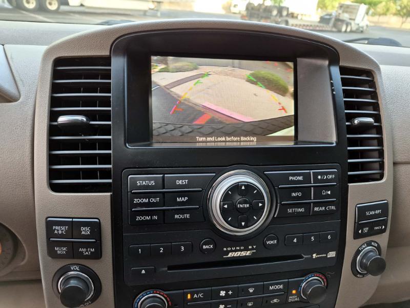 Nissan Pathfinder LE 4WD 2011