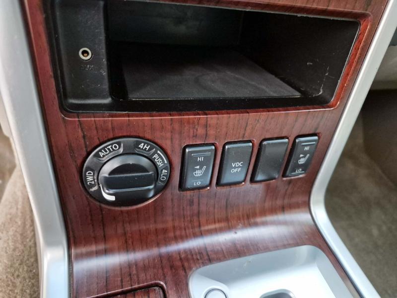 Nissan Pathfinder LE 4WD 2011