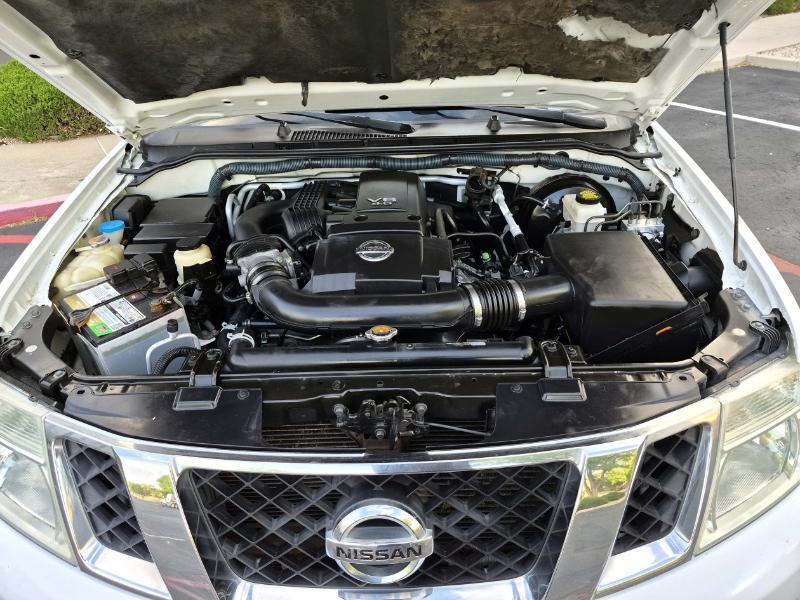 Nissan Pathfinder LE 4WD 2011