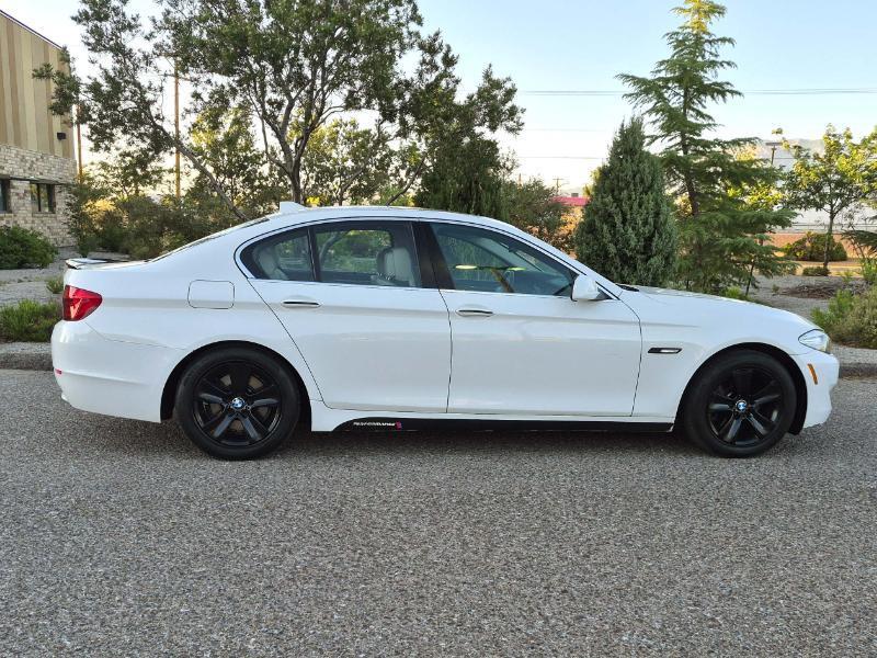 BMW 5-Series 528i 2011