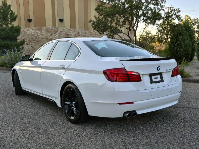 BMW 5-Series 528i 2011