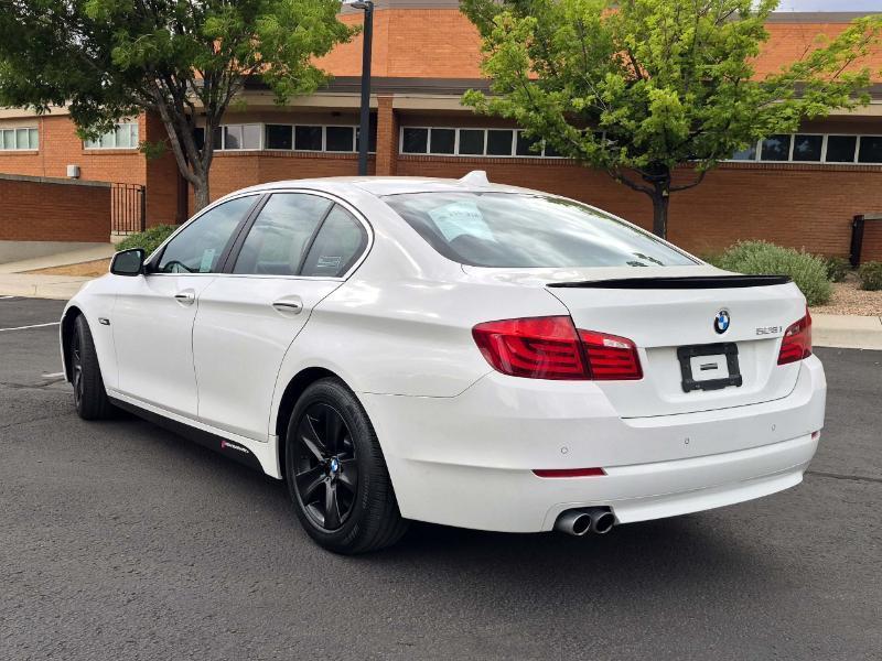 BMW 5-Series 528i 2011
