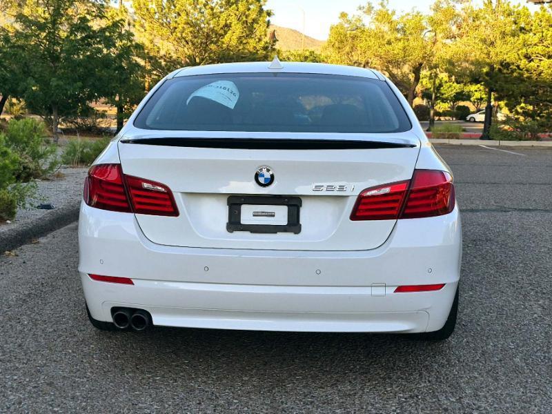 BMW 5-Series 528i 2011