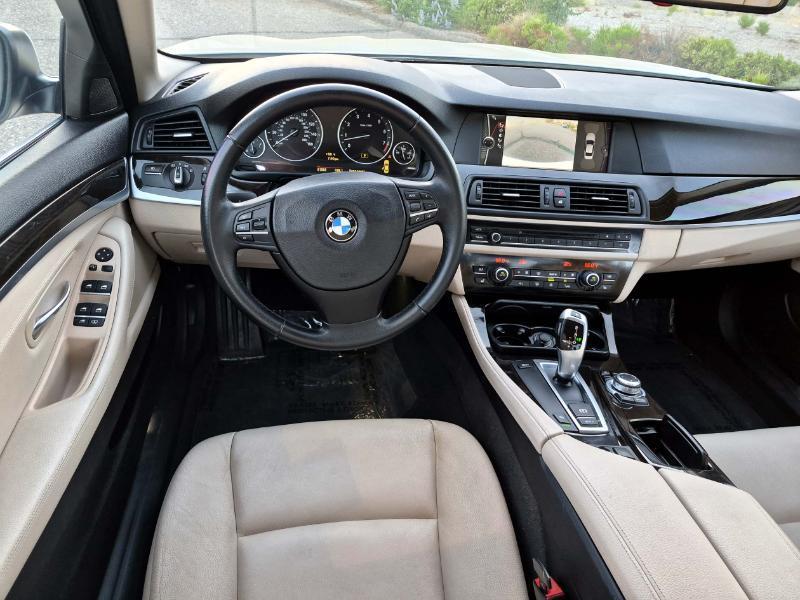 BMW 5-Series 528i 2011