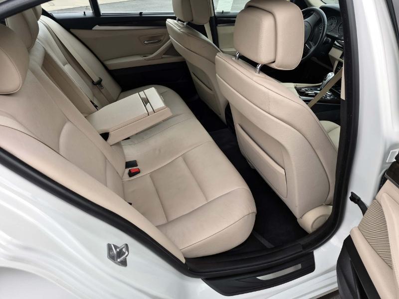 BMW 5-Series 528i 2011
