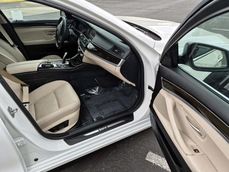 BMW 5-Series 528i 2011