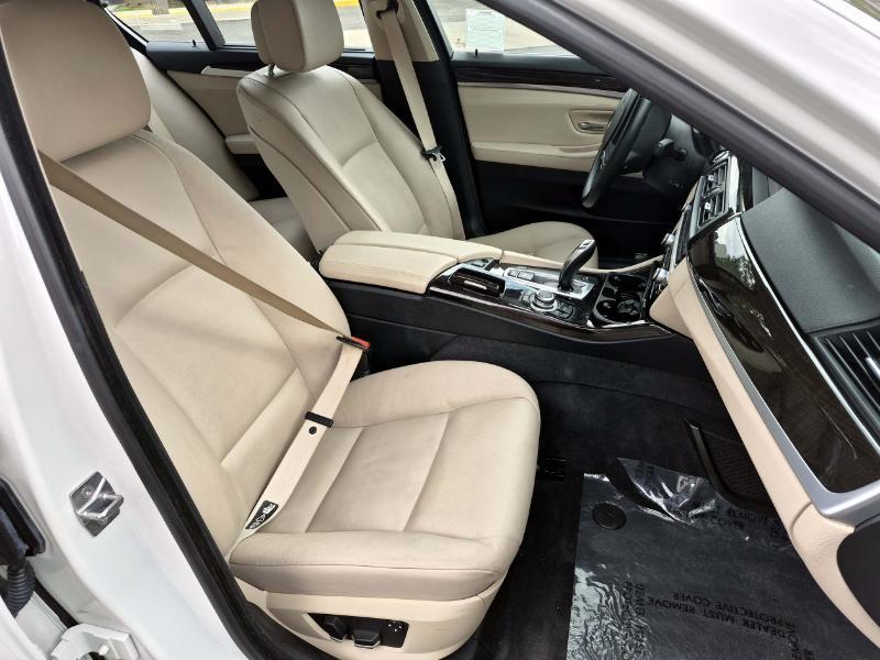 BMW 5-Series 528i 2011
