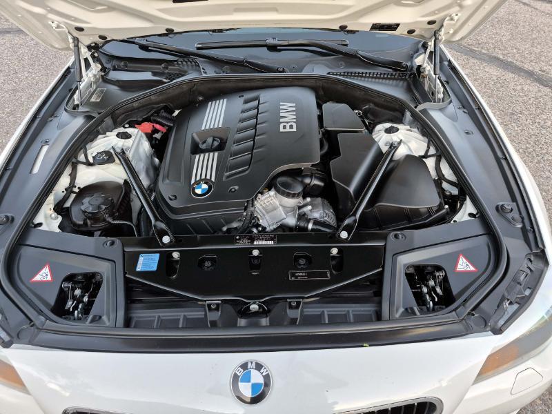 BMW 5-Series 528i 2011