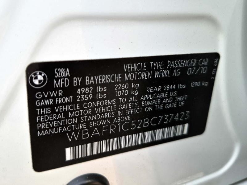 BMW 5-Series 528i 2011