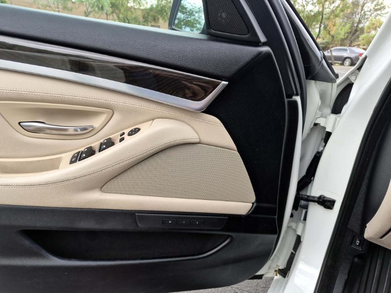 BMW 5-Series 528i 2011