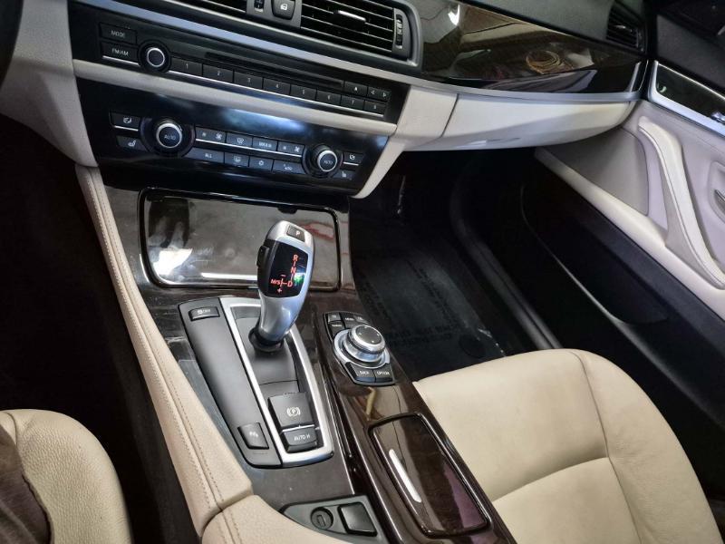 BMW 5-Series 528i 2011