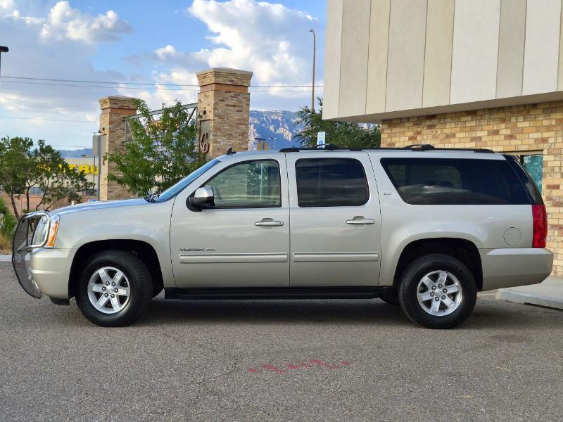 GMC Yukon XL SLT 1/2 Ton 4WD 2014