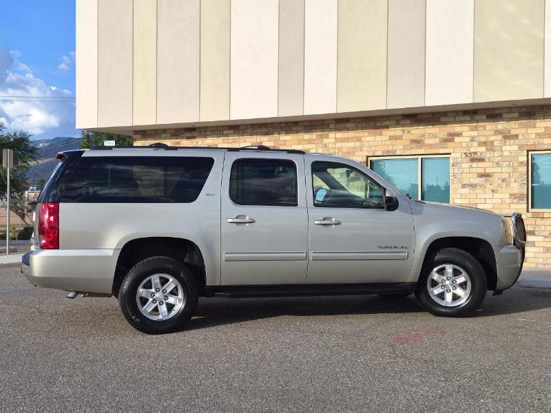 GMC Yukon XL SLT 1/2 Ton 4WD 2014