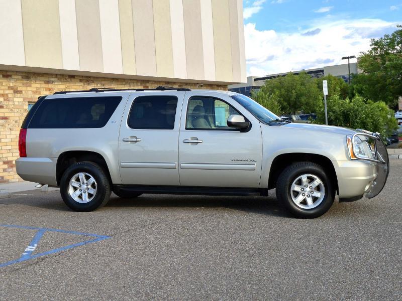 GMC Yukon XL SLT 1/2 Ton 4WD 2014