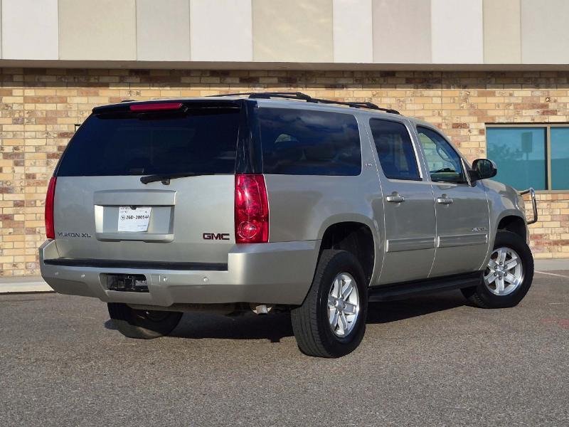 GMC Yukon XL SLT 1/2 Ton 4WD 2014