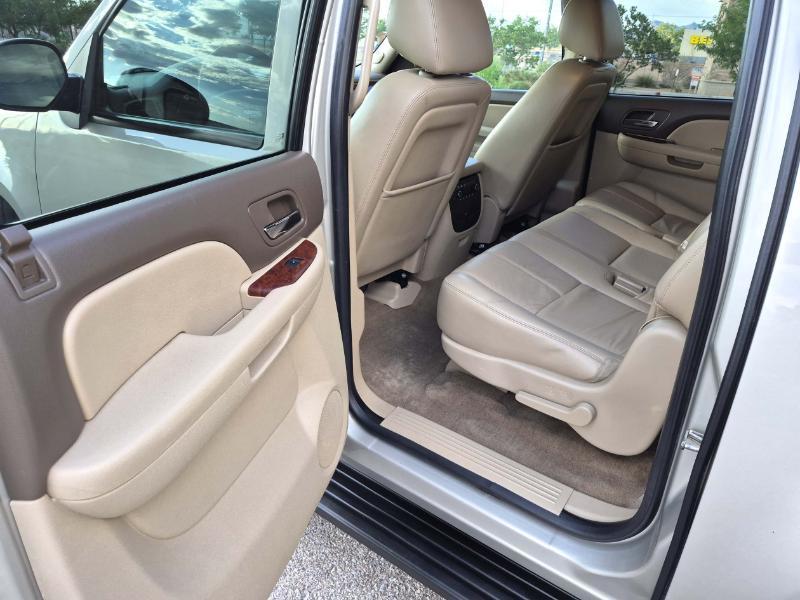 GMC Yukon XL SLT 1/2 Ton 4WD 2014