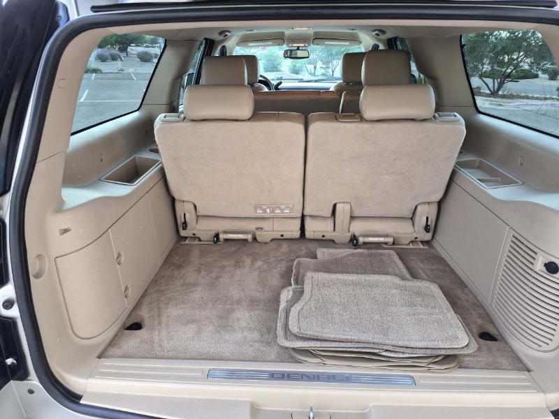 GMC Yukon XL SLT 1/2 Ton 4WD 2014