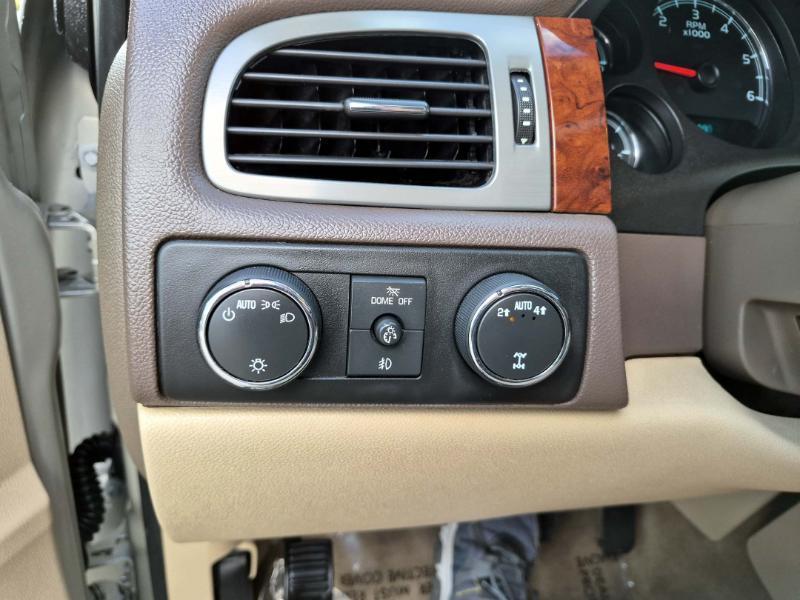 GMC Yukon XL SLT 1/2 Ton 4WD 2014
