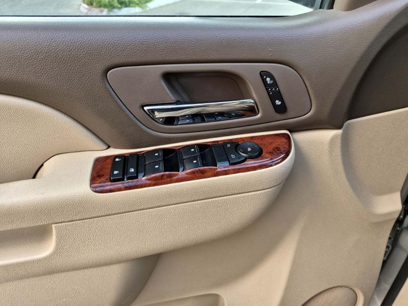 GMC Yukon XL SLT 1/2 Ton 4WD 2014