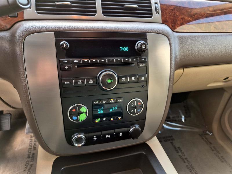 GMC Yukon XL SLT 1/2 Ton 4WD 2014